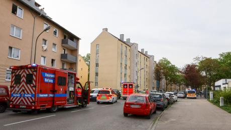 Wegen eines Küchenbrandes rückten die Feuerwehren in die Elisabethstraße nach Augsburg-Lechhausen aus.
