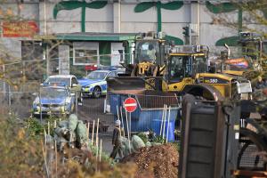 Leiche am Kompostwerk in Würzburg: Die Polizei versucht aktuell zu klären, wer der Tote ist, der am Mittwochmittag im Container-Bereich gefunden wurde.
