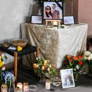 In der katholischen Kirche von Estenfeld (Lkr. Würzburg) wird zwei Geschwistern aus dem Ort gedacht, die als Fußgänger während einer Urlaubsreise bei einem Verkehrsunfall ums Leben kamen.