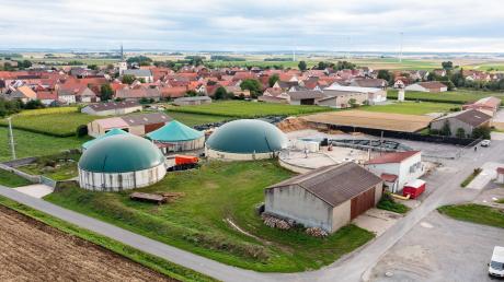 Während andere von großen Öl- und Gasanbietern abhängig sind, stammt die Wärme für etwa 80 Prozent der Haushalte in Hopferstadt aus zwei Biogasanlagen am Ortsrand.
