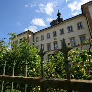 Die Unternehmergesellschaft im ehemaligen Kloster in Lülsfeld finanzierte sich in der Anfangsphase hauptsächlich durch Seminare und Workshops.