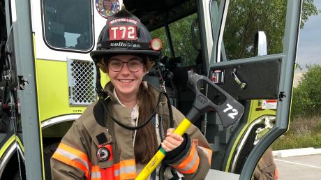 Zuhause in Stetten ist Theresa Harzer aktive Feuerwehrlerin. Auch während ihres Auslandsaufenthalts in den USA darf sie mit der dortigen Feuerwehr üben und die Berufsfeuerwehr begleiten.