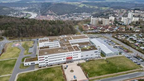Die Rotkreuzklinik in Wertheim im Main-Tauber-Kreis ist insolvent: Seit September ist die Zukunft der Klinik ungewiss, die Wertheimer Bevölkerung fürchtet um ihre medizinische Versorgung.
