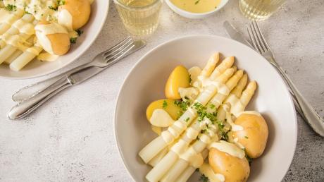 Mögen Sie Ihren Spargel ganz klassisch mit Kartoffeln und Sauce hollandaise? Oder lieber als Quiche? 