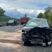 Auf der B27 zwischen Veitshöchheim und Thüngersheim (Landkreis Würzburg) kam es am Donnerstag zu einem schweren Unfall mit drei beteiligten Fahrzeugen.