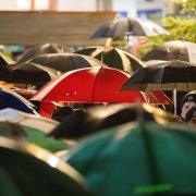 Trübe Aussichten für das Ende der Pfingstferien: Am langen Wochenende sollte man in ganz Unterfranken sicherheitshalber nicht ohne Regenschirm aus dem Haus gehen. 