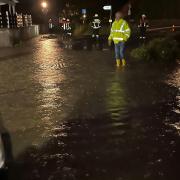 So war die Situation in Obervolkach am Samstagabend. Das Wasser überflutete die Ortsmitte. Der Festbetrieb der Feuerwehr musste abgebrochen werden.