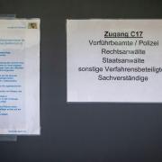 Verhandlung vor der Jugendkammer des Landgerichts Würzburg: Der Prozess um den Mord an einem Lohrer Schüler findet wegen des Alters des Angeklagten hinter verschlossenen Türen statt.