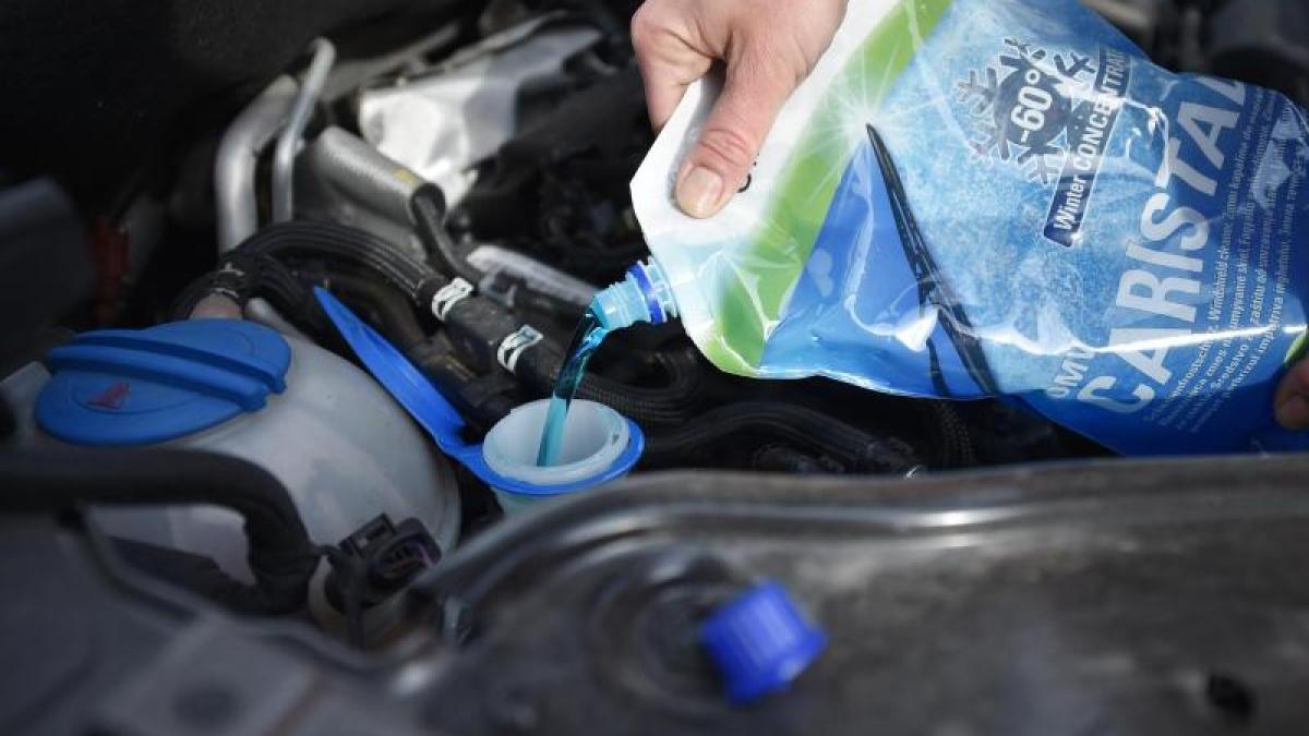 Kühler und Wischwasser: Bei der Kälte auf genug Frostschutz fürs Auto achten