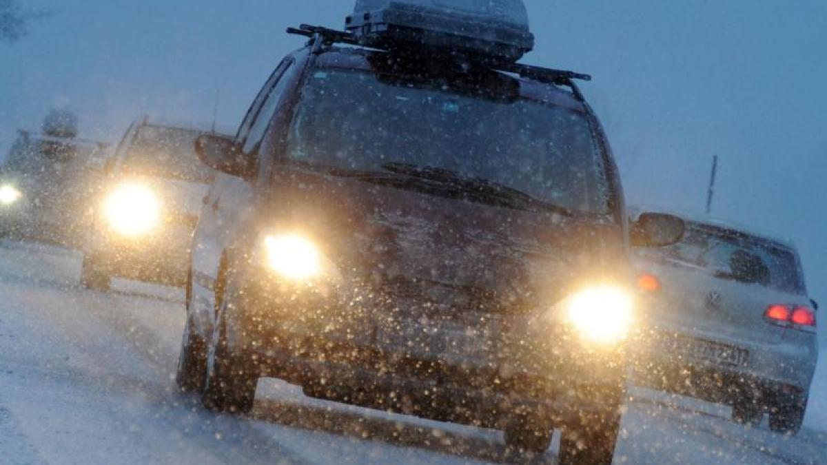 Checkliste: Bei Schnee und Kälte im Stau: Darauf sollten Autofahrer achten