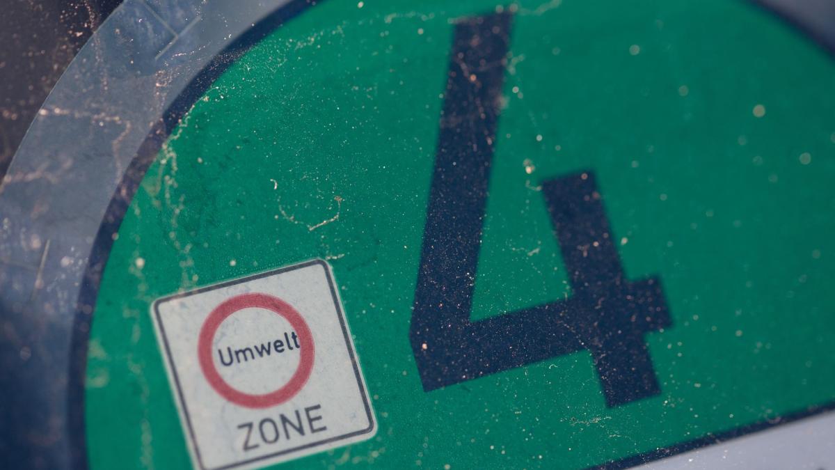 E-Autos fahren in Bayern künftig ungestraft ohne Umweltplakette in