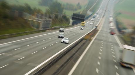 Auf der Autobahn A99 bei München hat eine Frau ihr Kind zur Welt gebracht.