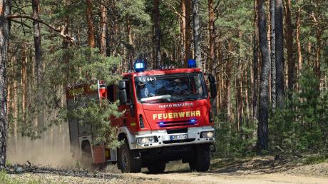 Im Wald zwischen Biburg und Horgau brannte es in der Nacht auf Montag gleich zweimal. Die Polizei sucht nun nach einem mutmaßlichen Brandstifter. 