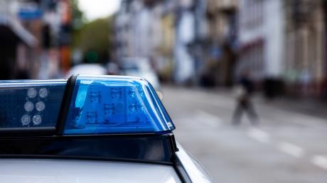 Die Polizei ermittelt gegen einen Mann, der im Augsburger Stadtteil Haunstetten eine 16-Jährige sexuell belästigt haben soll.