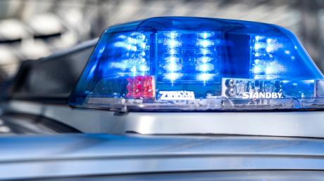 Die Polizei berichtet von einem Unfall auf der B 16 nahe Hagau.