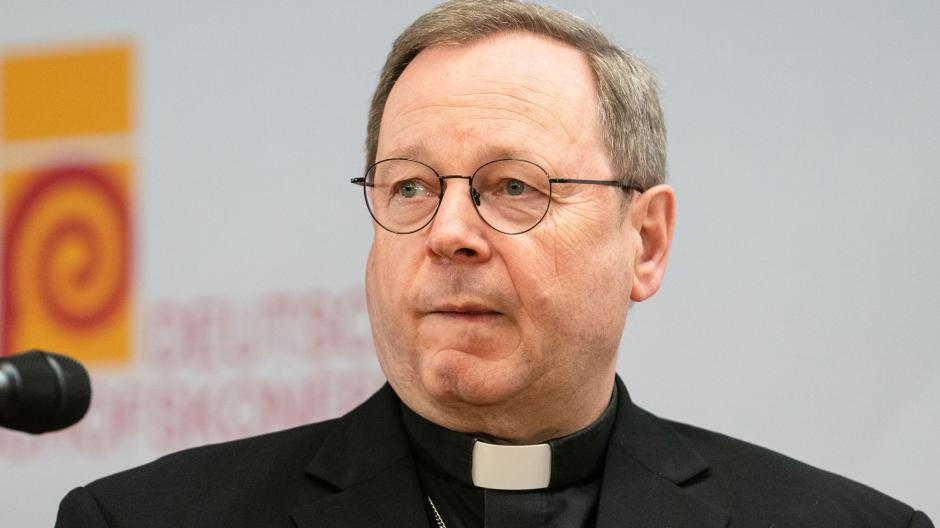 Der Vorsitzende der Deutschen Bischofskonferenz, Georg Bätzing. Er verteidigte den Reformprozess "Synodaler Weg" auch gegen Kritik aus Rom.