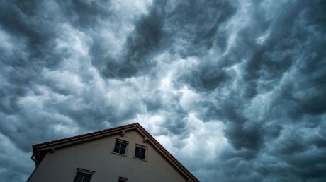 Unwetter nehmen zu und mit ihnen auch das Risiko für Elementarschäden am Eigenheim.