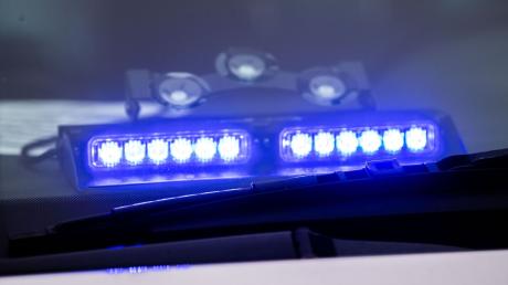 Die Landsberger Polizei meldet einen schweren Unfall mit einem Holzlaster.