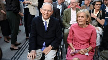 Wolfgang Schäuble (CDU) und seine Frau Ingeborg Schäuble bei einer Veranstaltung.