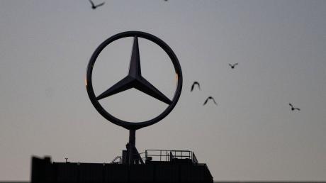 Der Autobauer Mercedes-Benz hat weiter Ärger mit möglicherweise fehlerhaften Kraftstoffpumpen.