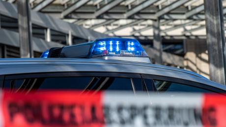 Die Polizei ermittelt nach einer Schlägerei in einer Asylunterkunft in Täfertingen. 