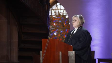 Landesbischöfin Heike Springhart hält eine Predigt beim Trauergottesdienst für Schäuble.