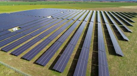 Eine 40 Hektar große Freiflächen-Photovoltaikanlage könnte nachhaltig Fernwärme für die Ortschaft Schiltberg produzieren. 