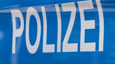 Ein Unbekannter hat ein Auto in Heretsried zerkratzt, berichtet die Polizei. 