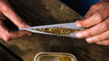 Die Bundesregierung will im Streit um das neue Cannabis-Gesetz eine Anrufung des Vermittlungsausschusses verhindern.