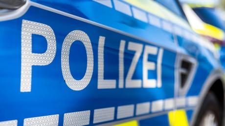 Wegen eines gefährlichen Eingriffs in den Straßenverkehr in Leeder ermittelt die Landsberger Polizei. 