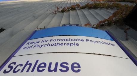 Der Eingang zur Klinik für Forensische Psychiatrie und Psychotherapie im Psychiatrischen Zentrum Nordbaden in Wiesloch.