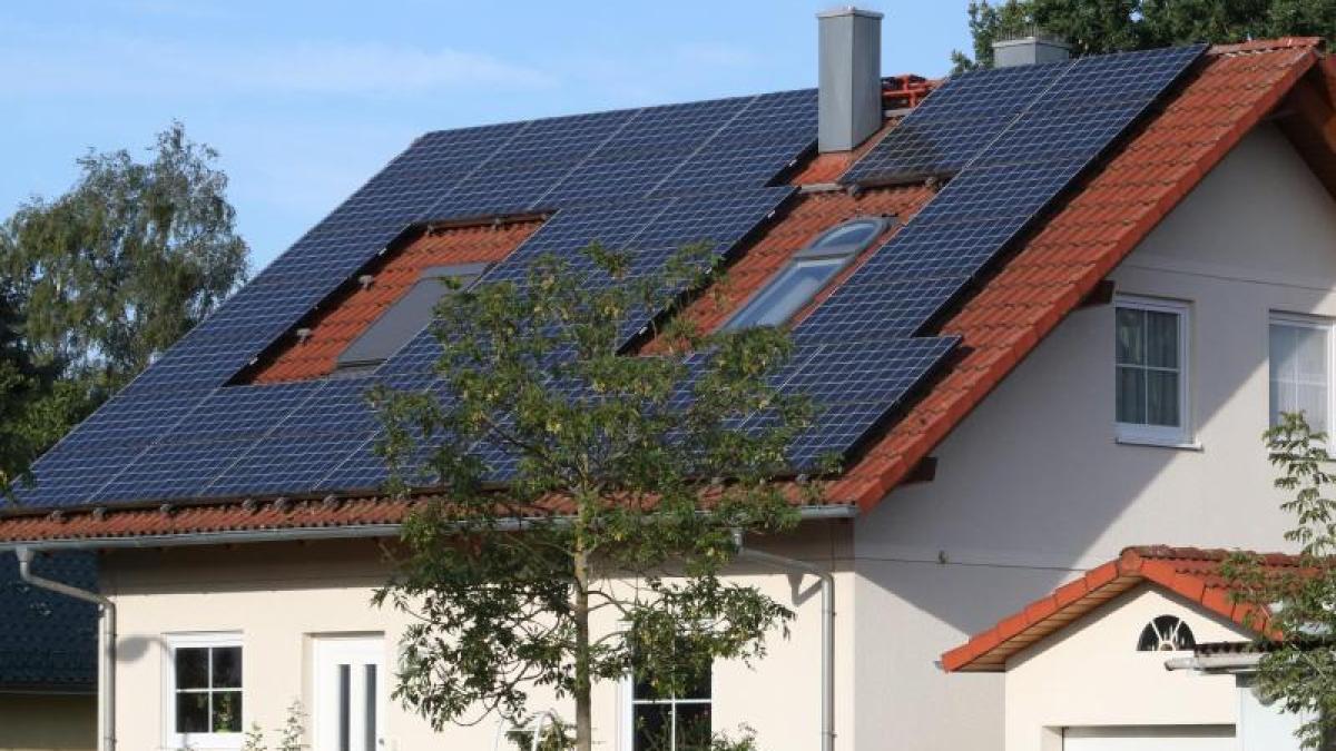 #Bauen und Wohnen: Photovoltaikanlage sauber machen: Nach dem Winter sinnvoll?