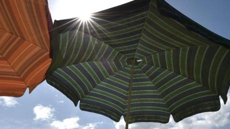Sonnenschirme im Wert von rund 1200 Euro sind im Gersthofer Hery-Park gestohlen worden. 