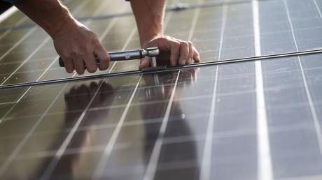 Ein Unternehmen stellte ein besonderes Photovoltaik-Konzept für Langenneufnach vor.