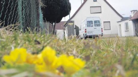 In diesem Haus in Großaitingen wurde ein 71-jährige Rentner am Samstag tot aufgefunden. 