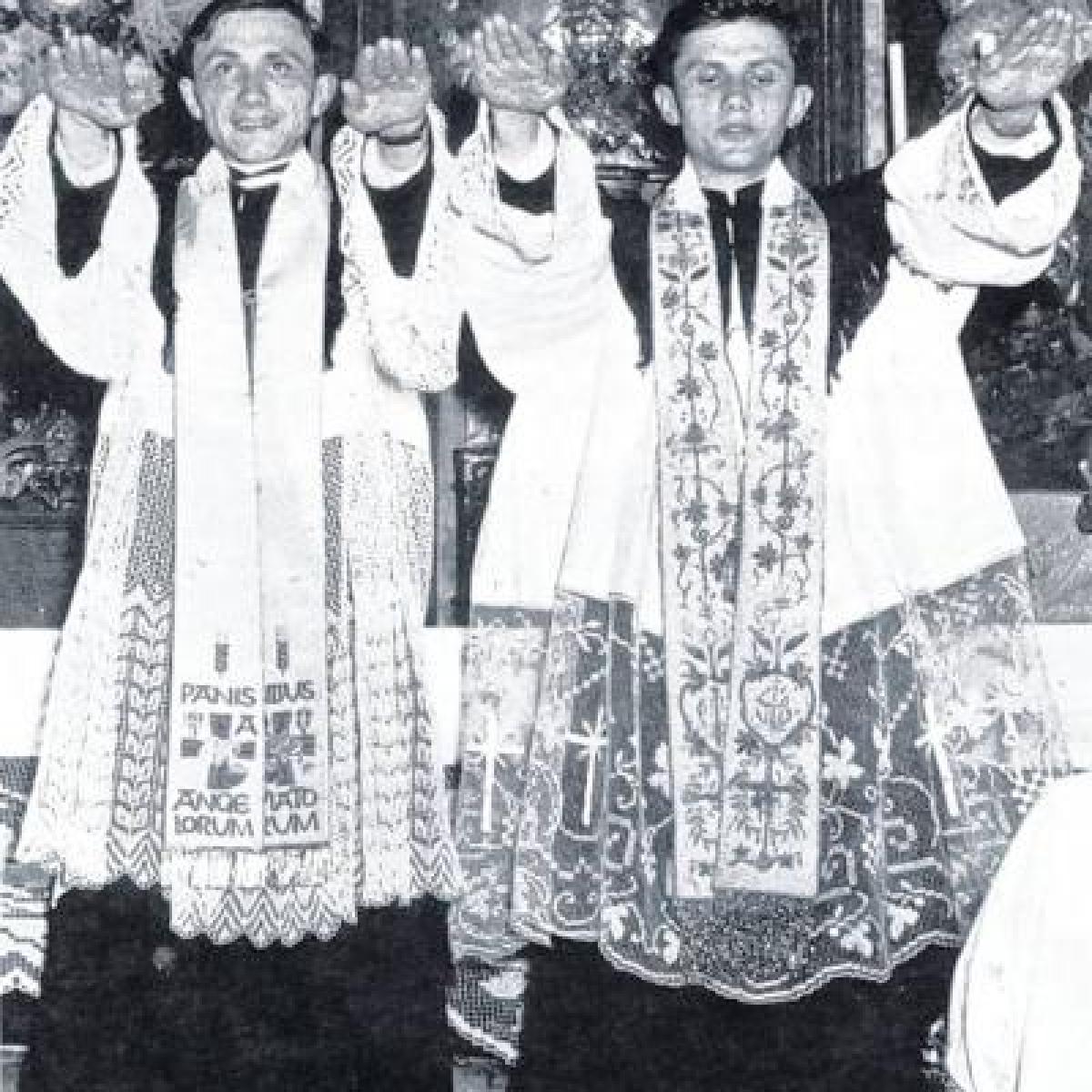 Höhe ca.30cm Heiligenfigur Priester Mönch Papst Benedikt XVI
