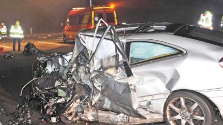Ein tödlicher Unfall hat sich auf der A8 bei Odelzhausen ereignet. Eine Geisterfahrerin prallte frontal gegen ein Auto. 