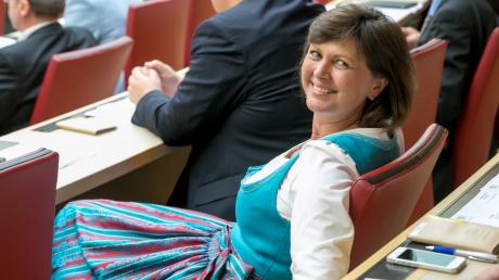 Wirtschaftsministerin Ilse Aigner setzt auf Teamarbeit und grenzt sich damit klar von ihrem Kontrahenten Markus Söder ab. 