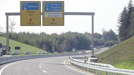 Schneller von Aichach geht es nun zur Autobahn und weiter nach Augsburg oder München: Am Freitag wird die nun vierspurige B300 feierlich eröffnet.