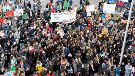 Die Augsburger Jugendlichen demonstrierten erstmals am Freitagnachmittag. 