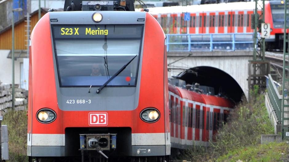 Ab dem Jahr 2028 soll es eine neue S-Bahn-Linie geben, die von Augsburg über München bis zum Flughafen führt.