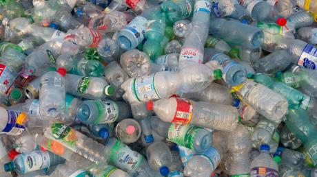 Viel Müll, aber auch viel Geld auf einem Haufen: Nicht nur auf Plastikflaschen wird in Deutschland und anderen Ländern Pfand erhoben.