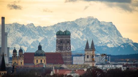 Die zwei Türme der Münchner Frauenkirche kennt man auf der ganzen Welt – und auch die Stadt selber soll schillerndes Zentrum sein. So will es Ministerpräsident Söder. Wäre da nur nicht der Regierungsbezirk drumherum.
