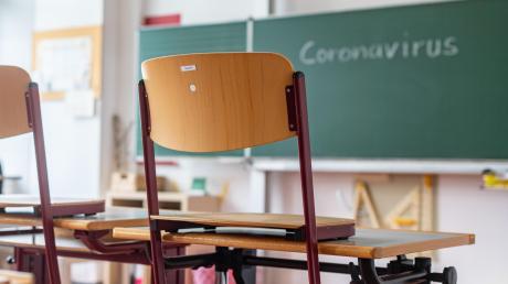 Offiziell sind Bayerns Schulen noch bis Sonntag, 19. April, geschlossen. Es ist davon auszugehen, dass die meisten es noch länger sein werden. 
