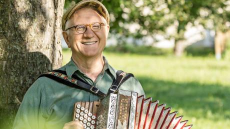Seit der Auflösung der „Biermösl Blosn“ tritt Hans Well mit seinen Kindern als „Hans Well & die Wellbappn“ auf. In zwei Wochen kommen die Musiker nach Sinning.