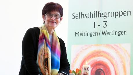 Die 69-jährige Gudrun Krumschmidt wird für ihr Engagement in der Krebsselbsthilfegruppe mit der Silberdistel unserer Redaktion ausgezeichnet.  	