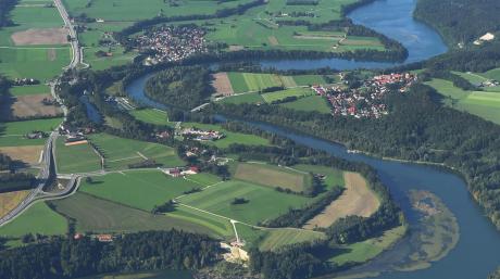 Der Lech aus der Vogelperspektive (hier bei Schongau): Einst war der Fluss wild und ungezähmt, dann griff der Mensch ein.  	