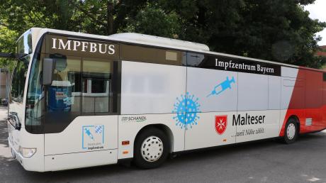 In Memmingen ist ein Impfbus unterwegs, um die Impfbereitschaft wieder anzukurbeln.