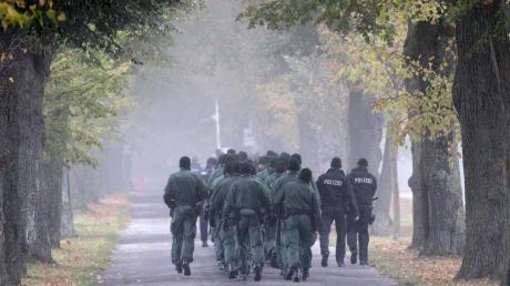 Spurensuche im Nebel: Am 28. Oktober 2011 wurde der Polizist Mathias Vieth in Augsburg erschossen, nach einer Verfolgungsjagd vom Kuhsee über das Hochablass-Wehr bis in den Stadtwald.