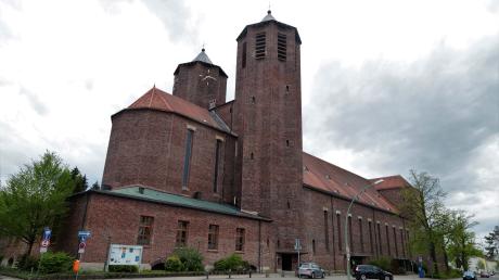 An der Kirche St. Josef: Hier wirkte der wegen Missbrauchsvorwürfen freigestellte ehemalige Pfarrer und Dekan. 	